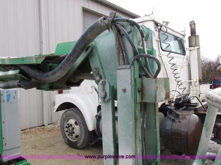 image for item K2247 1999 Genie Z-30/20N boom lift