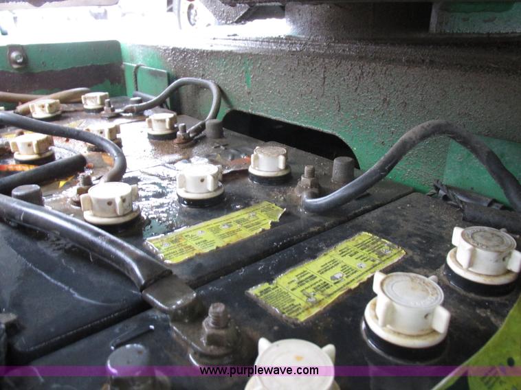 image for item K2247 1999 Genie Z-30/20N boom lift