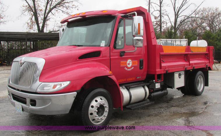 image for item K5205 2006 International DuraStar 4300 dump truck