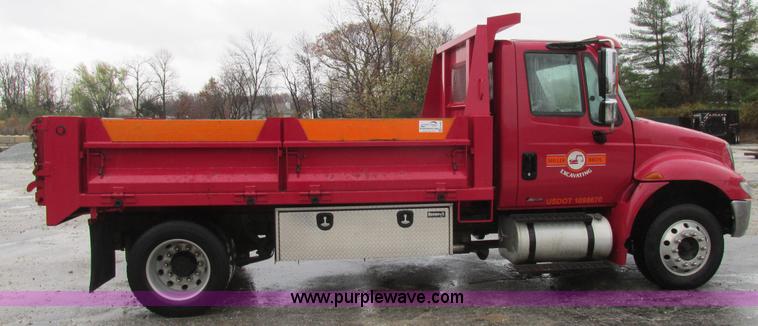image for item K5205 2006 International DuraStar 4300 dump truck