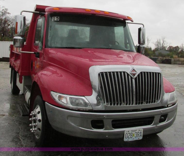 image for item K5205 2006 International DuraStar 4300 dump truck