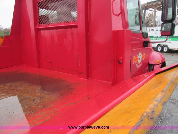 image for item K5205 2006 International DuraStar 4300 dump truck