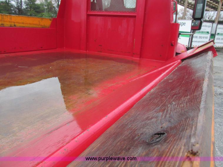 image for item K5205 2006 International DuraStar 4300 dump truck