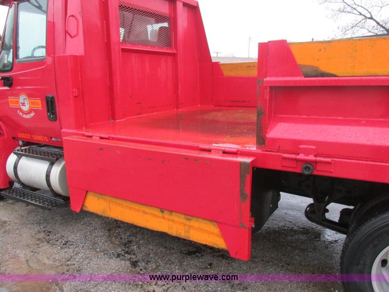 image for item K5205 2006 International DuraStar 4300 dump truck