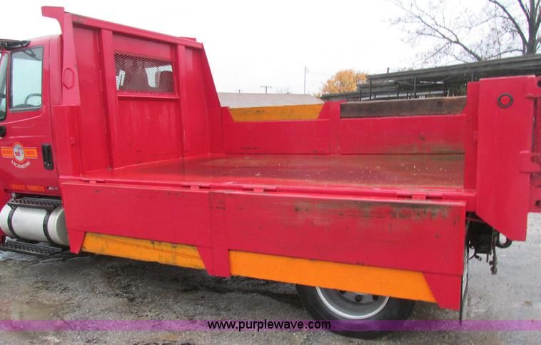 image for item K5205 2006 International DuraStar 4300 dump truck