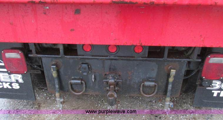 image for item K5205 2006 International DuraStar 4300 dump truck