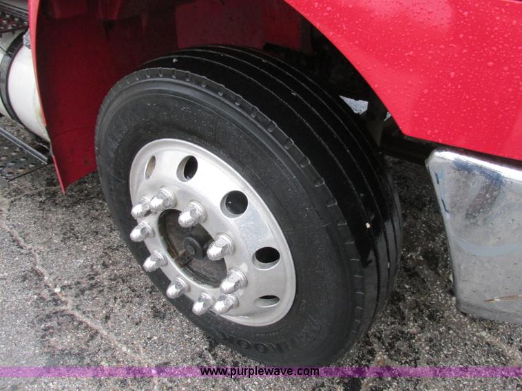 image for item K5205 2006 International DuraStar 4300 dump truck