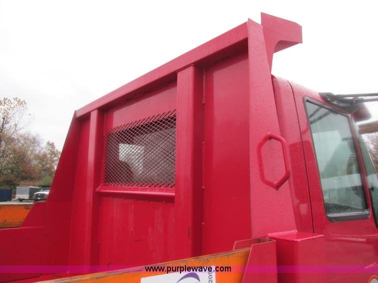 image for item K5205 2006 International DuraStar 4300 dump truck