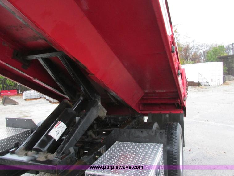 image for item K5205 2006 International DuraStar 4300 dump truck
