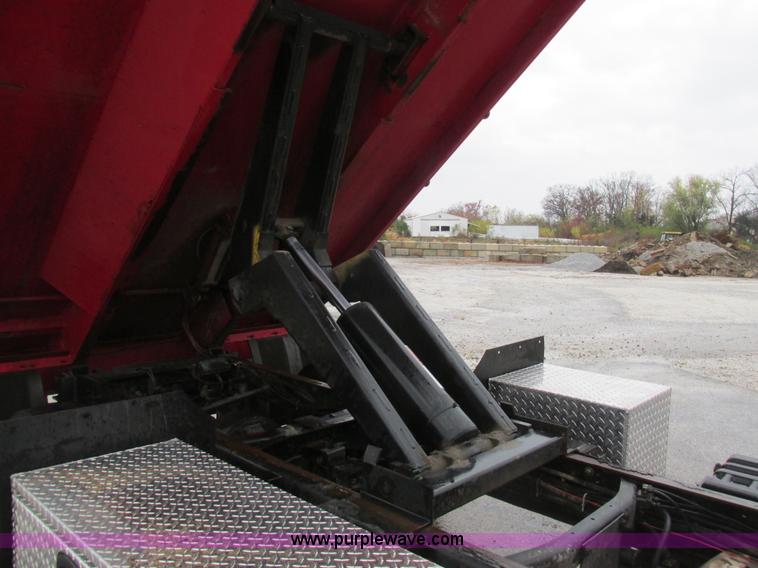 image for item K5205 2006 International DuraStar 4300 dump truck