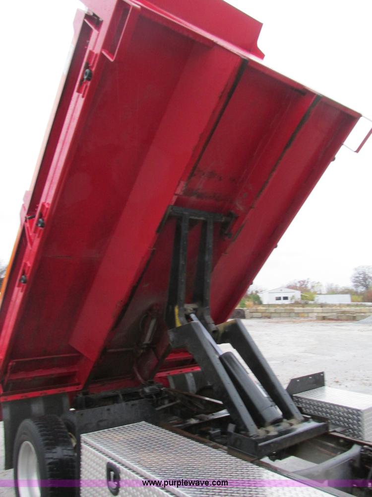 image for item K5205 2006 International DuraStar 4300 dump truck