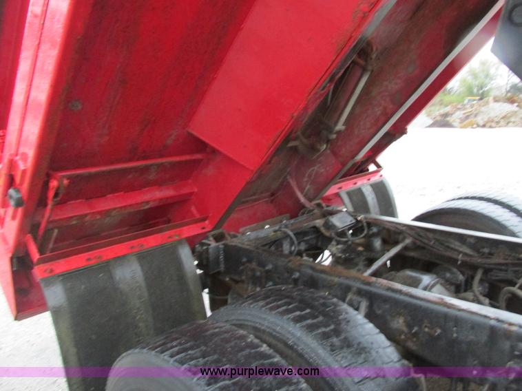 image for item K5205 2006 International DuraStar 4300 dump truck