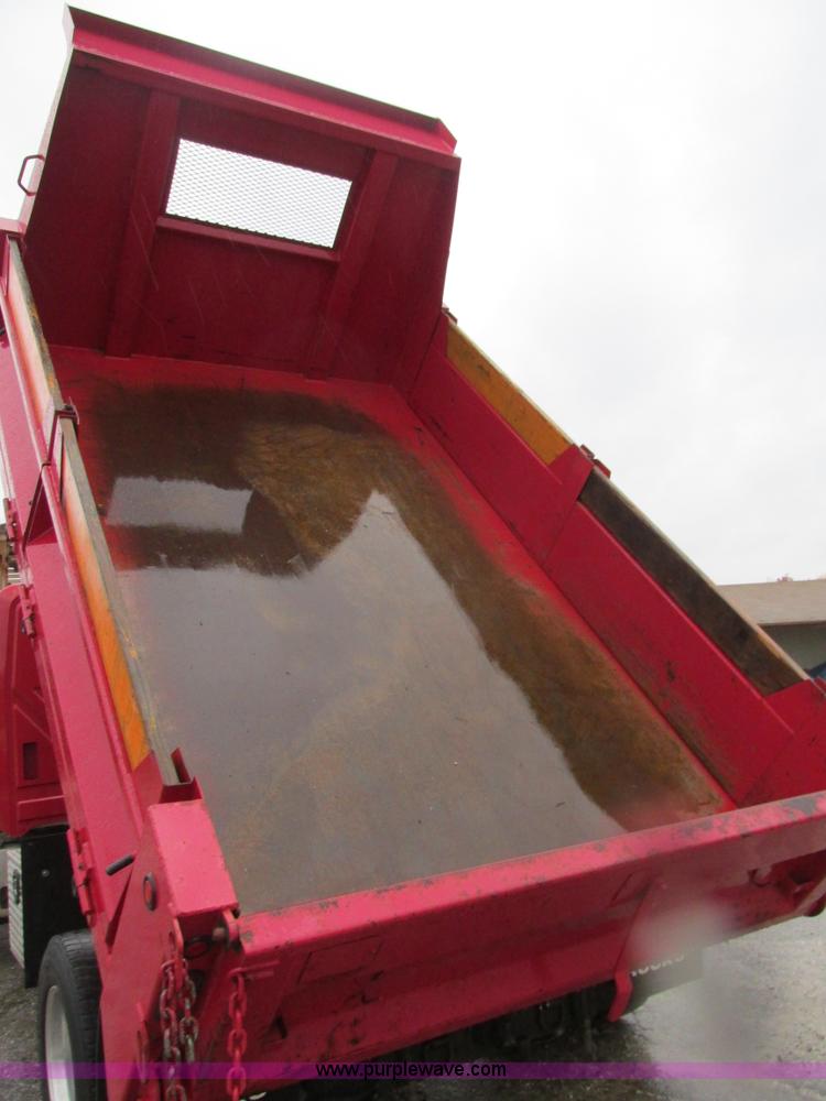 image for item K5205 2006 International DuraStar 4300 dump truck