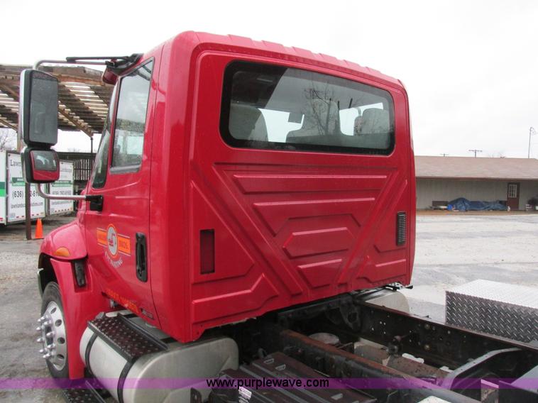 image for item K5205 2006 International DuraStar 4300 dump truck