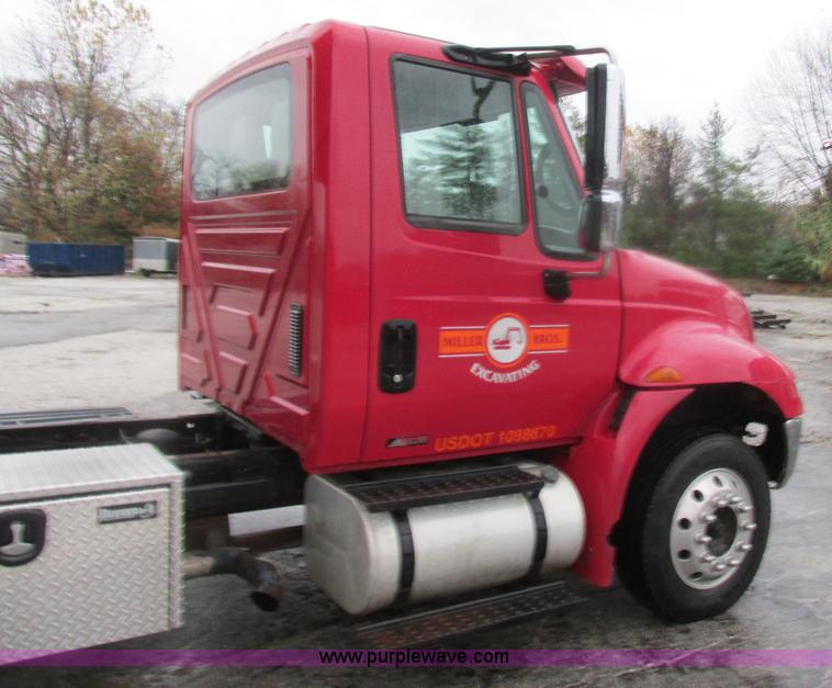 image for item K5205 2006 International DuraStar 4300 dump truck