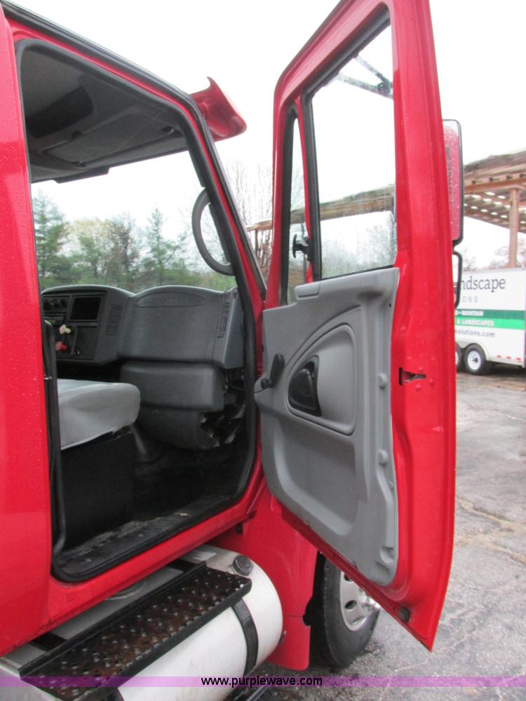 image for item K5205 2006 International DuraStar 4300 dump truck