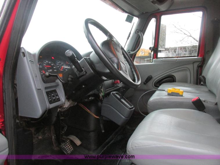 image for item K5205 2006 International DuraStar 4300 dump truck