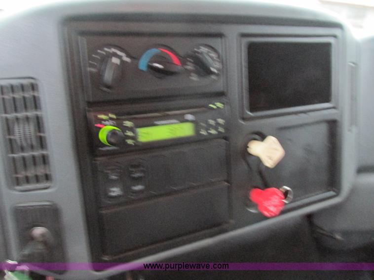 image for item K5205 2006 International DuraStar 4300 dump truck