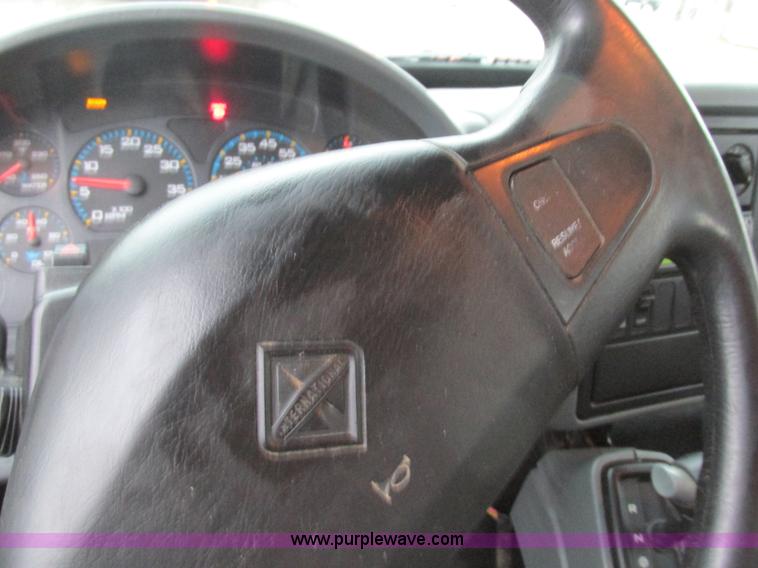 image for item K5205 2006 International DuraStar 4300 dump truck