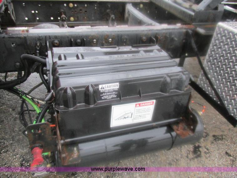 image for item K5205 2006 International DuraStar 4300 dump truck