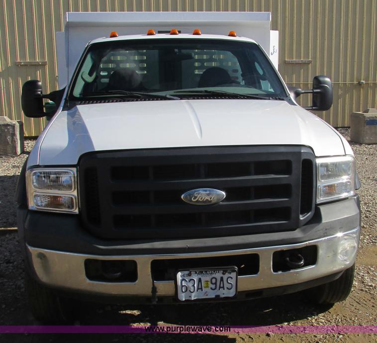 image for item K5206 2006 Ford F450 Super Duty dump truck