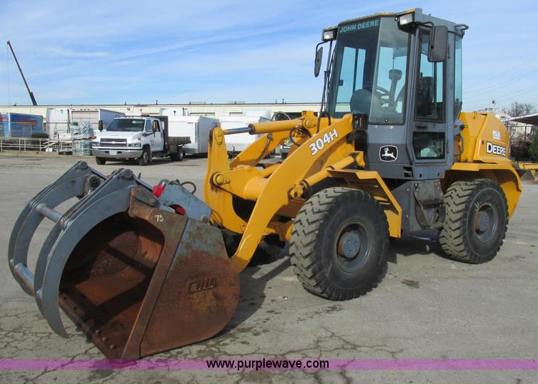 image for item K5211 2004 John Deere 304H wheel loader