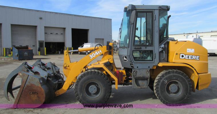 image for item K5211 2004 John Deere 304H wheel loader