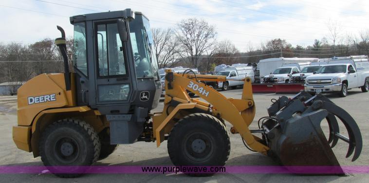 image for item K5211 2004 John Deere 304H wheel loader