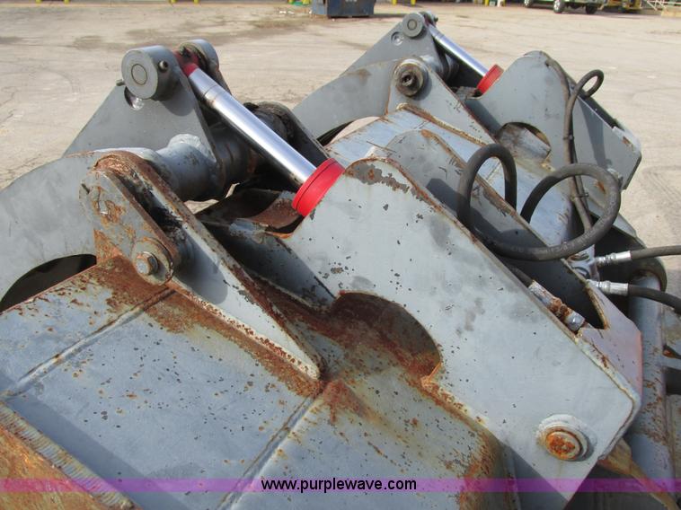 image for item K5211 2004 John Deere 304H wheel loader