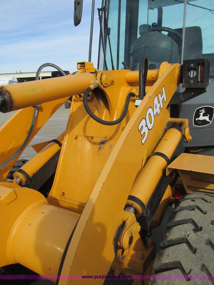 image for item K5211 2004 John Deere 304H wheel loader