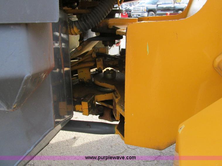 image for item K5211 2004 John Deere 304H wheel loader