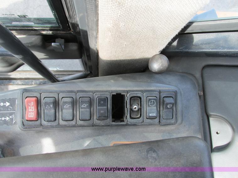 image for item K5211 2004 John Deere 304H wheel loader