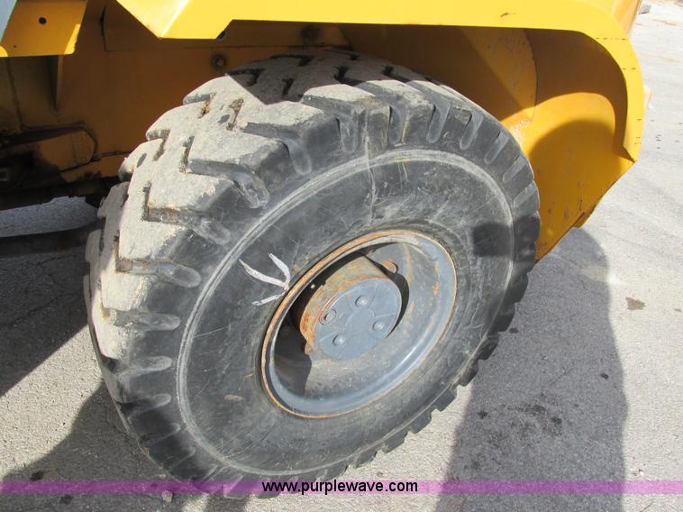 image for item K5211 2004 John Deere 304H wheel loader