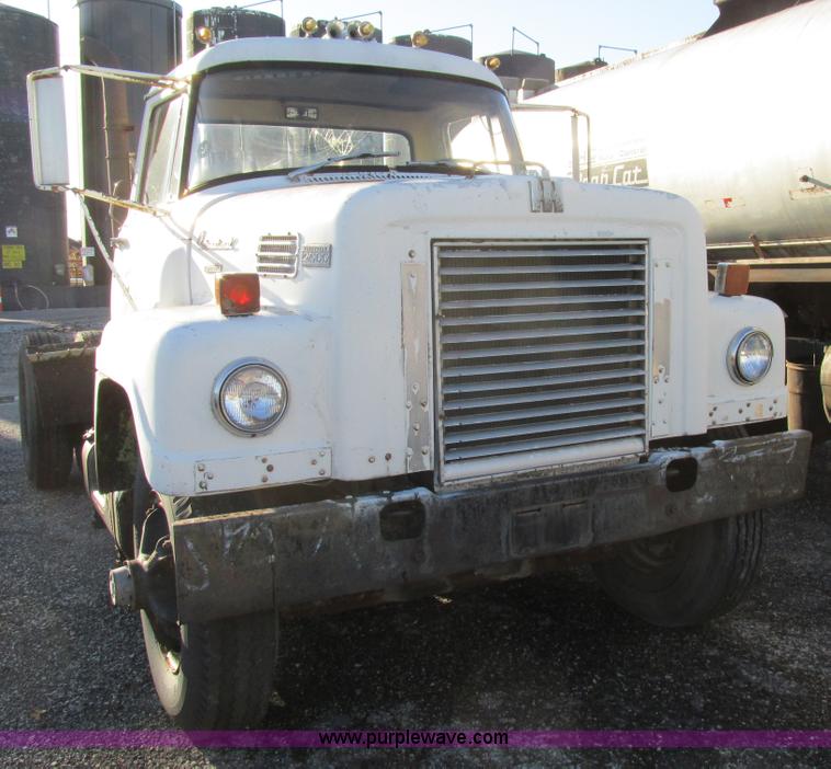 image for item K5215 1968 International Fleetstar 2000 semi truck