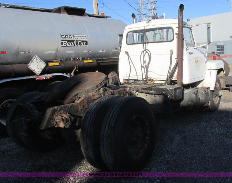 image for item K5215 1968 International Fleetstar 2000 semi truck