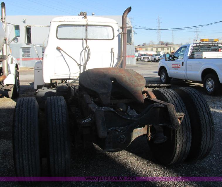 image for item K5215 1968 International Fleetstar 2000 semi truck