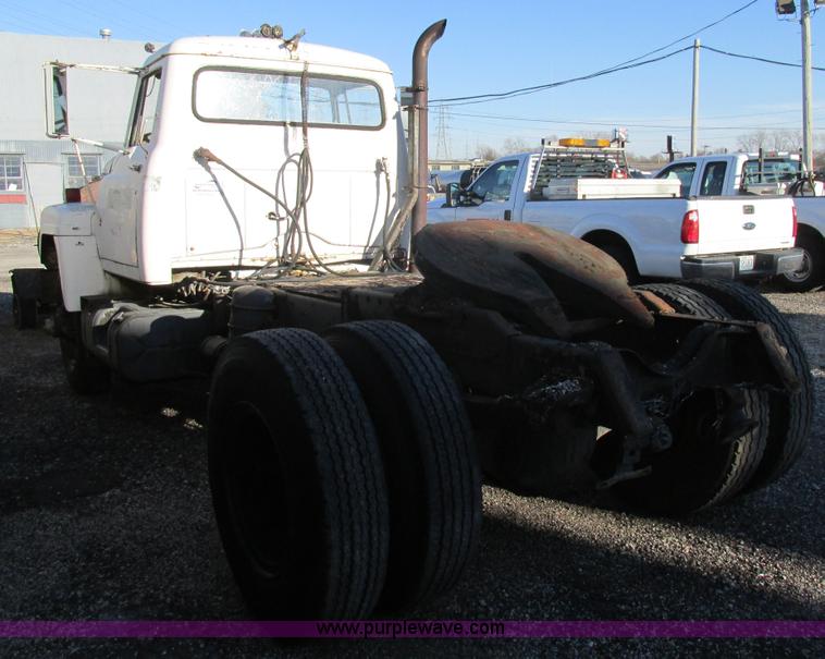 image for item K5215 1968 International Fleetstar 2000 semi truck