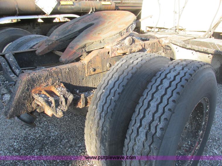 image for item K5215 1968 International Fleetstar 2000 semi truck