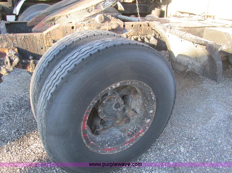 image for item K5215 1968 International Fleetstar 2000 semi truck