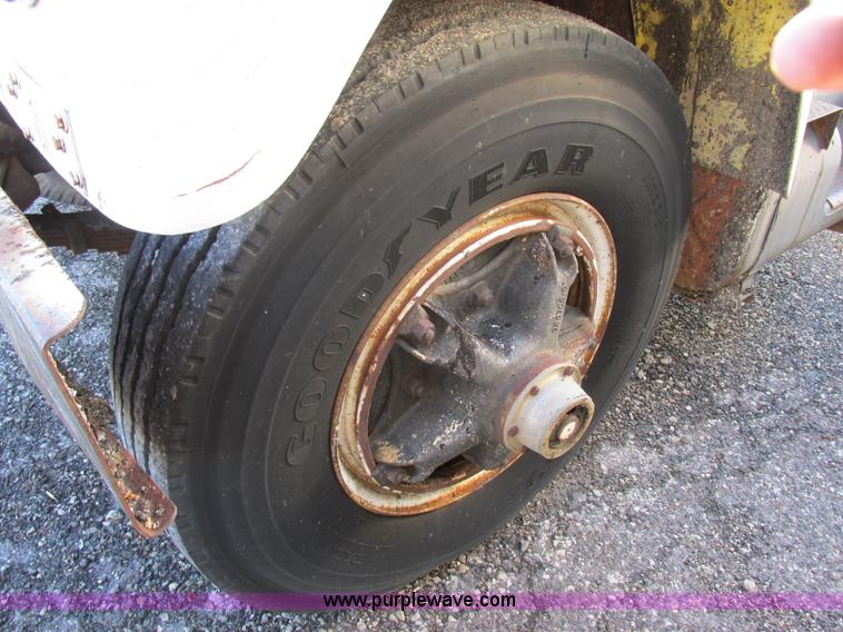 image for item K5215 1968 International Fleetstar 2000 semi truck