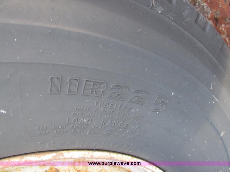 image for item K5215 1968 International Fleetstar 2000 semi truck