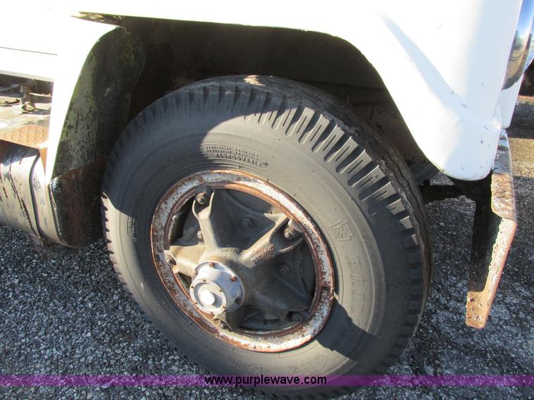 image for item K5215 1968 International Fleetstar 2000 semi truck