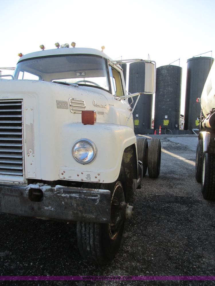 image for item K5215 1968 International Fleetstar 2000 semi truck