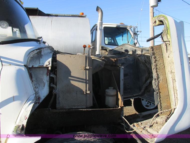 image for item K5215 1968 International Fleetstar 2000 semi truck