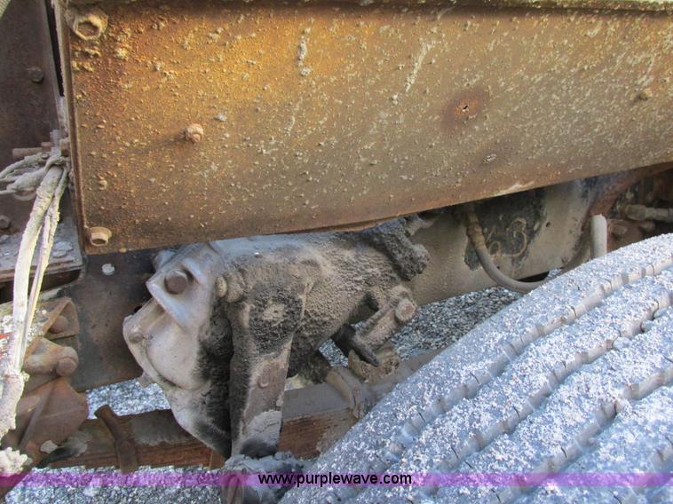 image for item K5215 1968 International Fleetstar 2000 semi truck