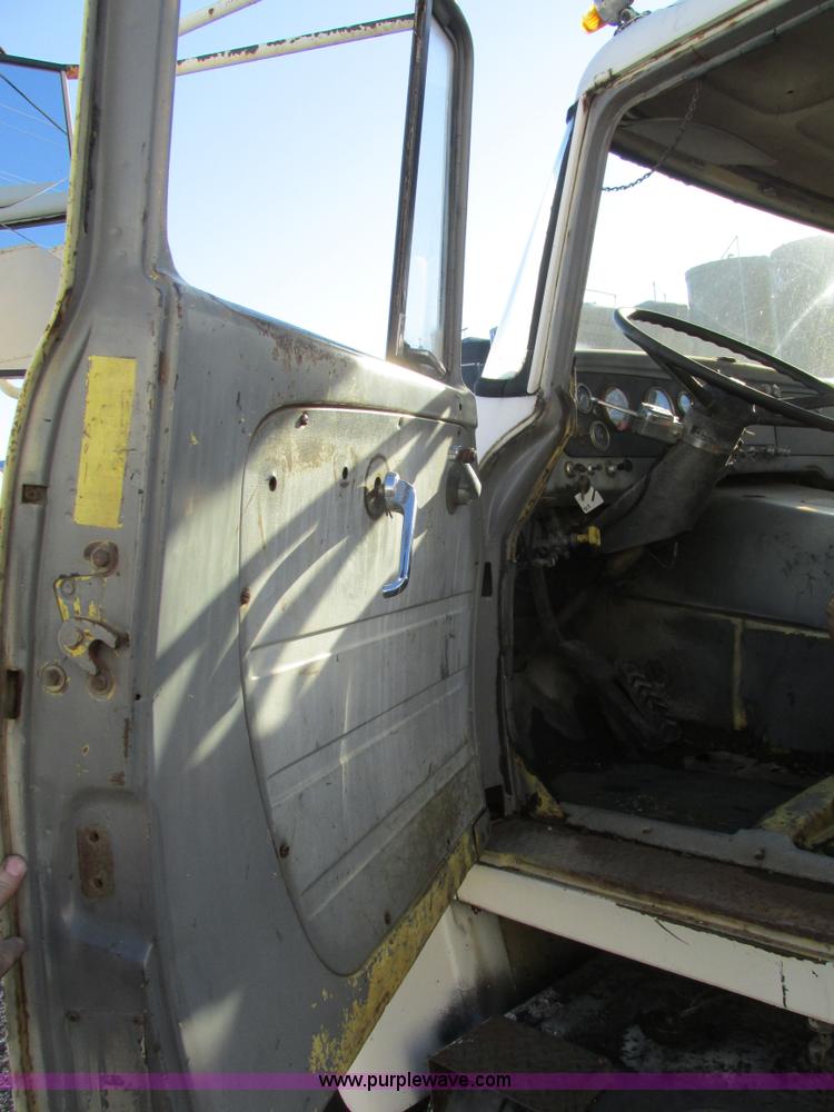 image for item K5215 1968 International Fleetstar 2000 semi truck