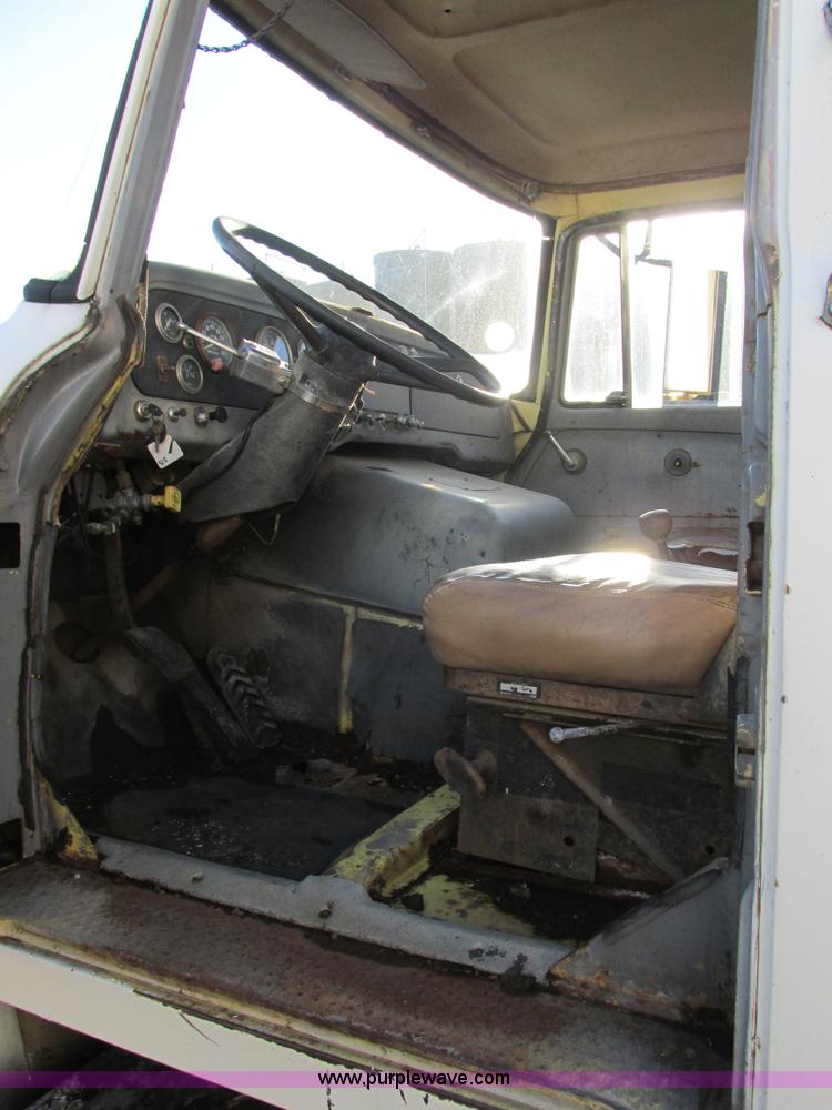 image for item K5215 1968 International Fleetstar 2000 semi truck