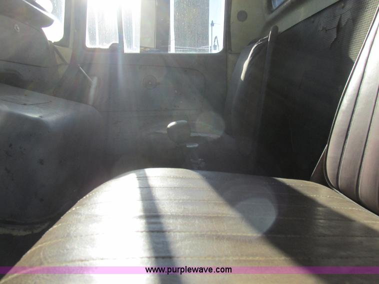 image for item K5215 1968 International Fleetstar 2000 semi truck