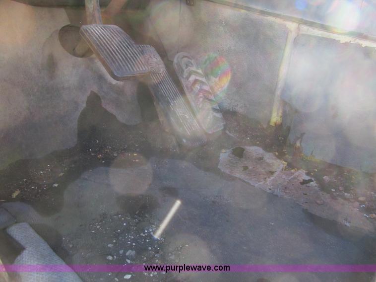 image for item K5215 1968 International Fleetstar 2000 semi truck