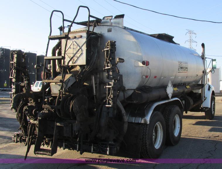 image for item K5219 1999 Sterling L8513 oil distributor